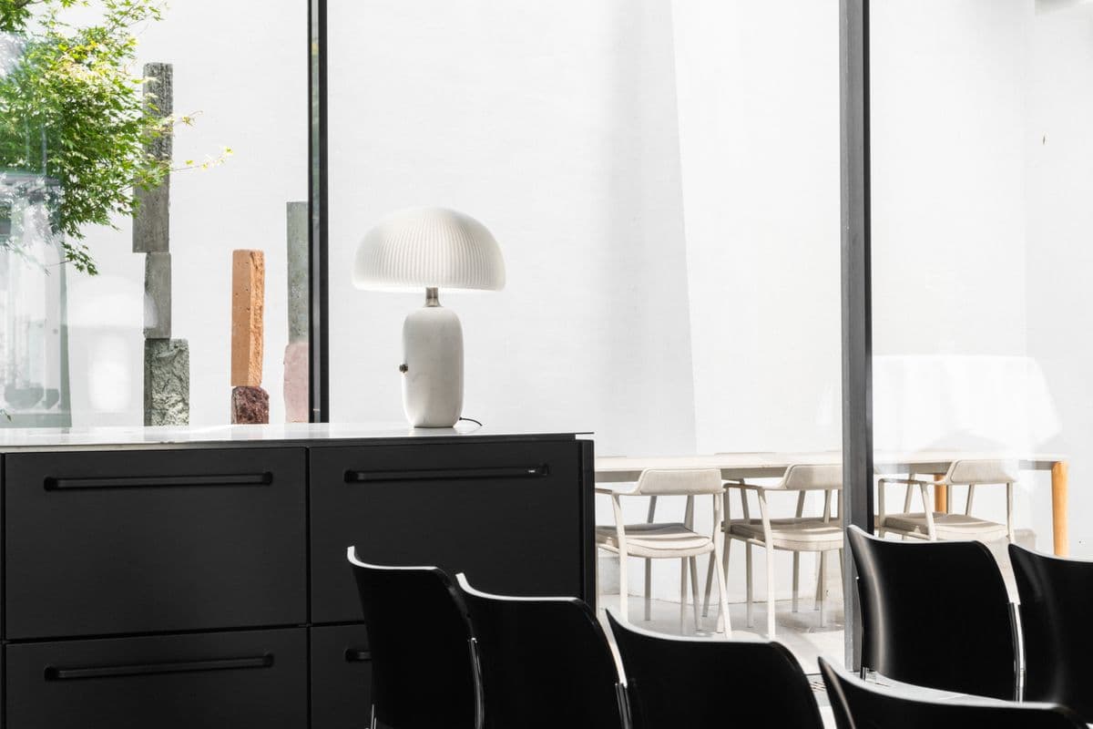 Image of the Garage showing the kitchen island and seating arrangement. The picture illustrates the stylish decor and preparations for an event at Mogens Dahl Concert Hall.